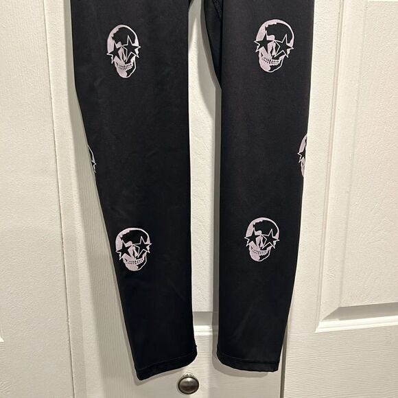 CHRLDR Black Leggings with White Skulls, Size Large - Picture 3 of 9